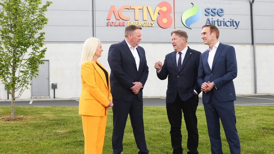 Pictured L-R: Minister Niamh Smyth TD, Ciaran Marron,  Minister Darragh O’Brien TD, and Stephen Gallagher, Managing Director SSE Airtricity. Image credit: Activ8 Energies